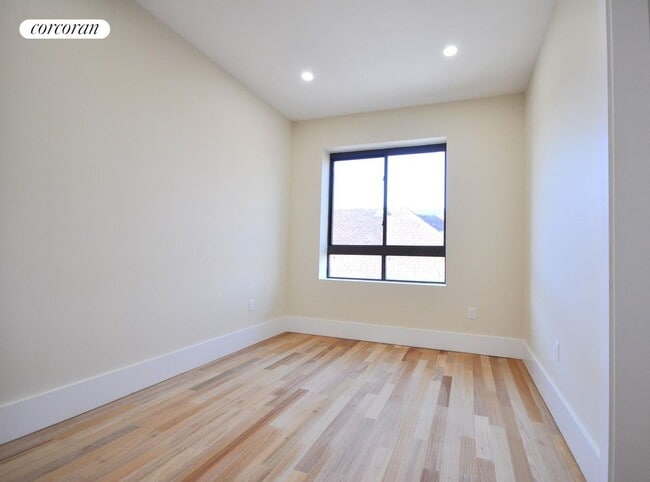 Building Photo - 999 Clarkson Ave