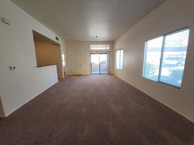 Building Photo - Beautiful 2 Bedroom / 2 Bath 1st floor Condo Unit in Sunset Cliffs.