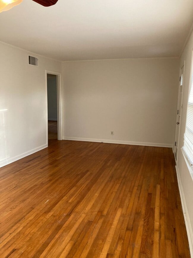 Building Photo - 2/1 Home in Garden Lakes $995.00