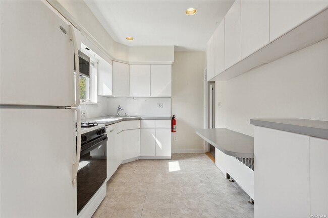 Building Photo - 349 E Market St