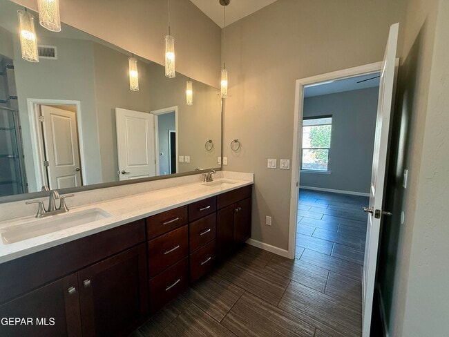 Building Photo - 1252 Desert Mirage Pl