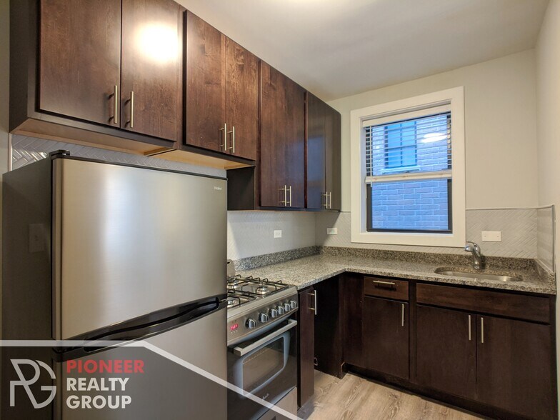 Building Photo - 437 W Belden Ave