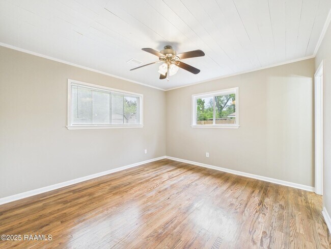 Building Photo - 216 Brentwood Blvd