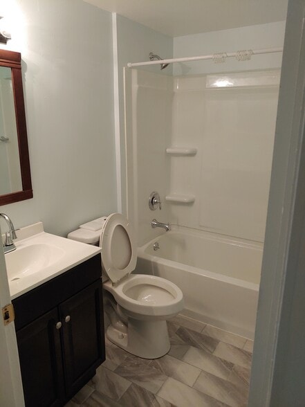 Building Photo - 613 Garfield Ave