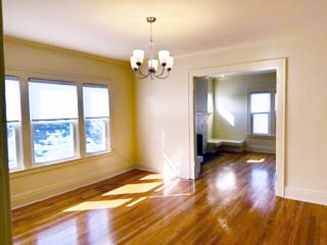 Building Photo - Newly Renovated Bright 2nd Floor Flat - 6/...