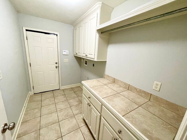 Building Photo - 3/2 For Rent in Farmington Station!