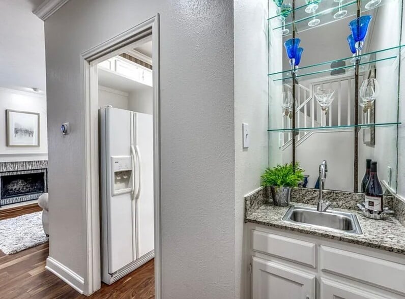 Wet Bar - 5734 Remington Park Sq