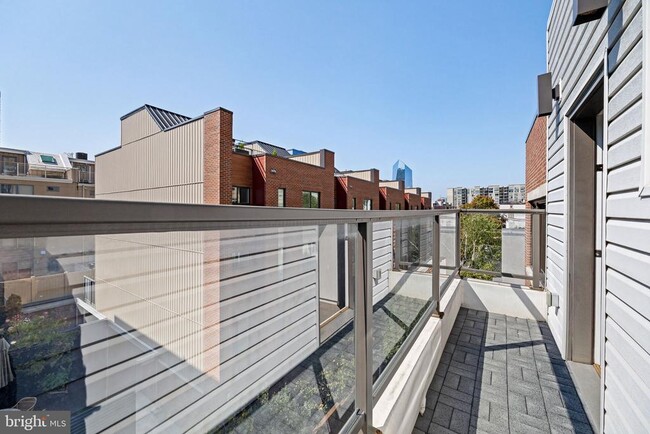 Building Photo - 2106 Spring St