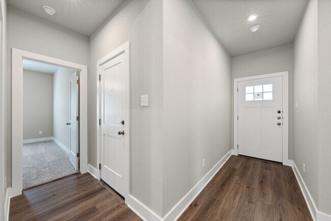 Building Photo - Modern Comfort Meets Style in Hartrick Ranch