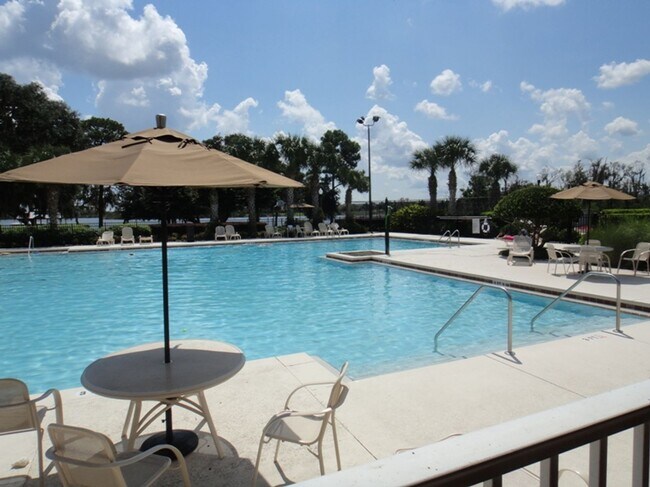 Building Photo - 3/2 with loft Windermere Town home in Summerport! 2 car garage! June 10, 2026!