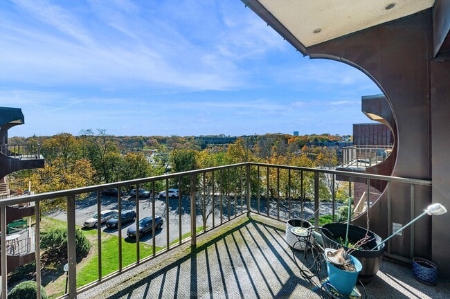 Building Photo - 1004 Paradise Rd