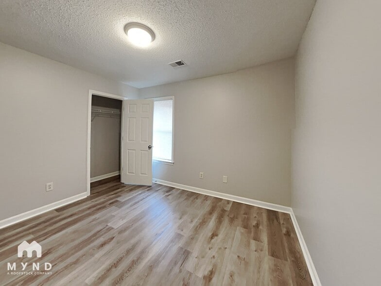 Building Photo - 464 Windridge Point
