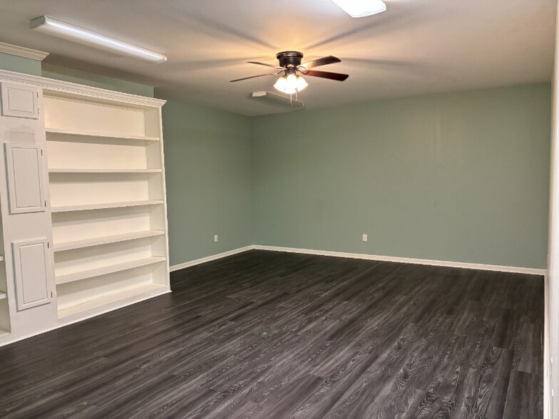 Building Photo - 2582 Oak Bluff Dr