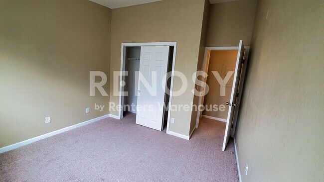 Building Photo - Available August 2026 - 2 bedroom + Office Penthouse condo new paint, carpet, Whirlpool appliance...