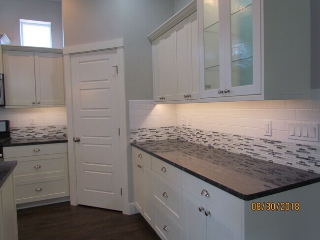Building Photo - Beautiful 3 bed 2 bath in the popular Paramount community