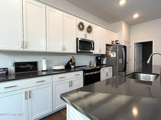 Building Photo - 742 Carnegie court