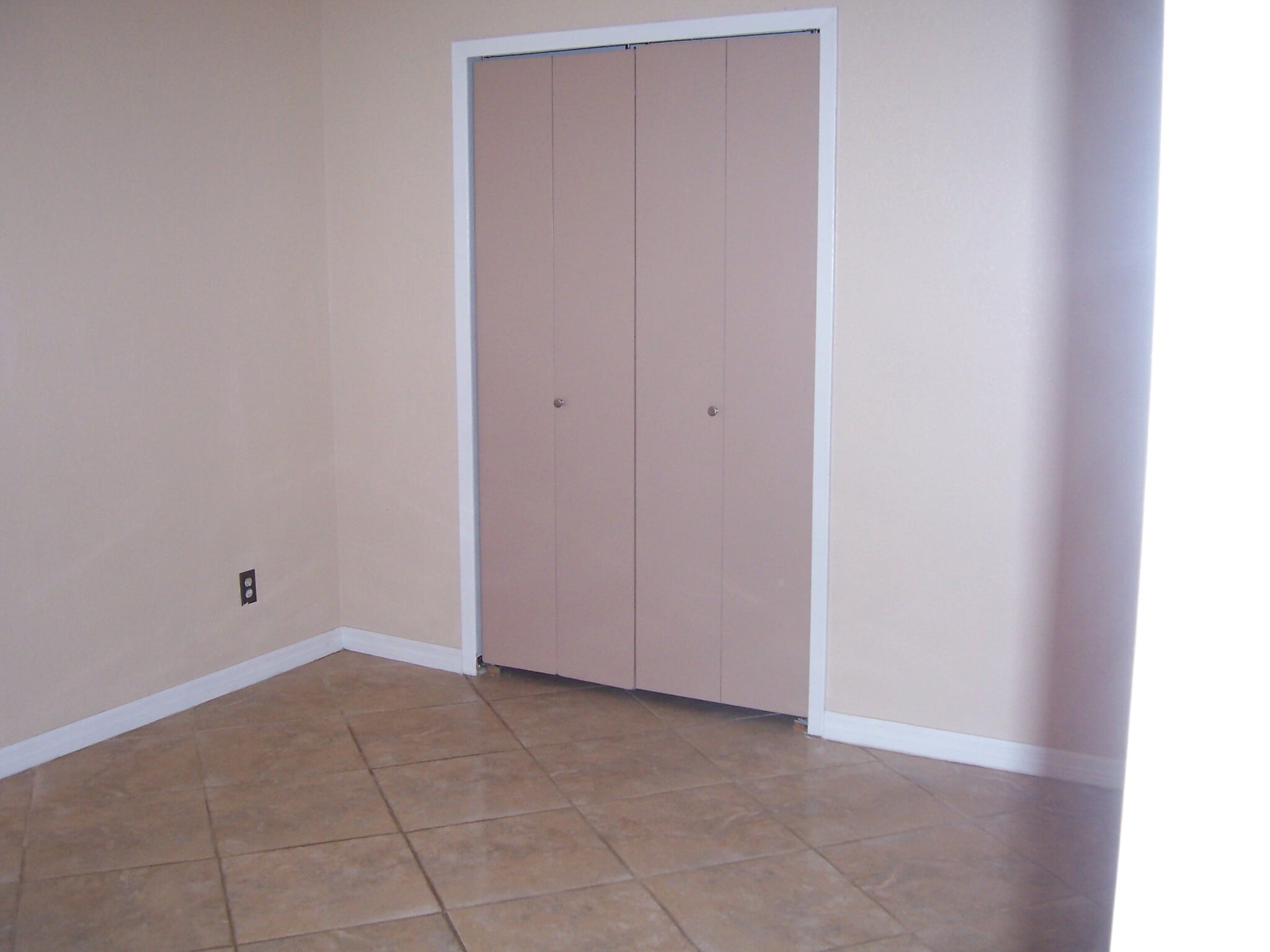 Guest bedroom closet - 14519 Clovelly Wood