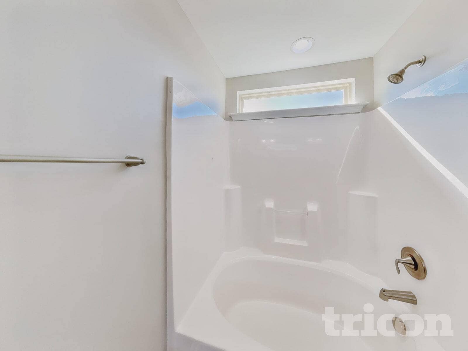 Building Photo - 978 Lakemont Dr