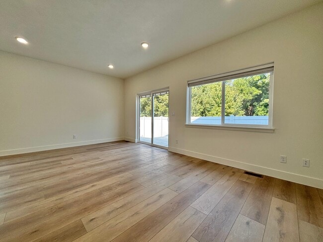Building Photo - 13301 E Alki Ave