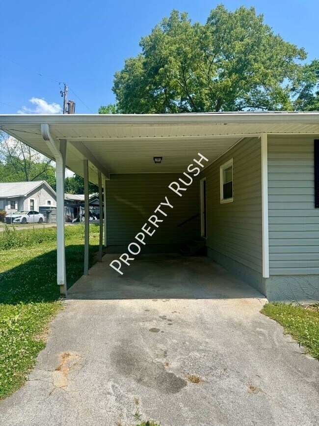 Building Photo - 209 Signal View St