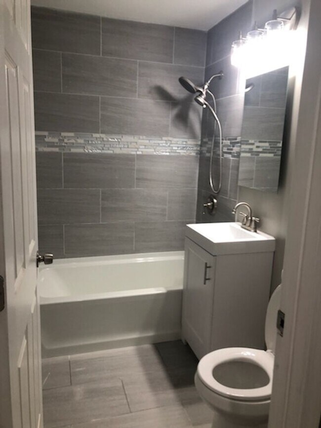 Building Photo - 3-Bedroom Single-Family Home – Ready for You!