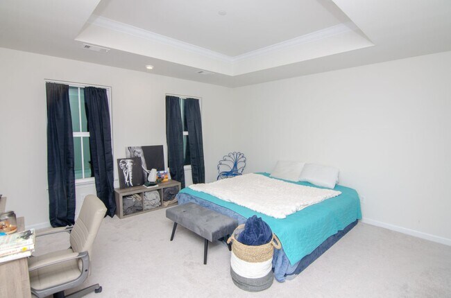 Building Photo - Beautiful home in quiet neighborhood