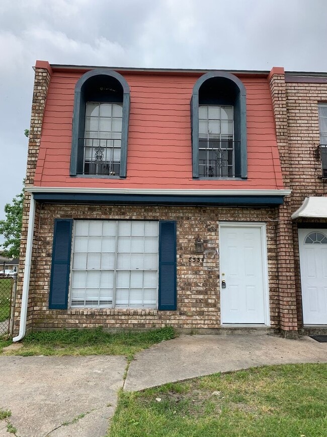 Building Photo - 8532-34 Deerfield Dr.