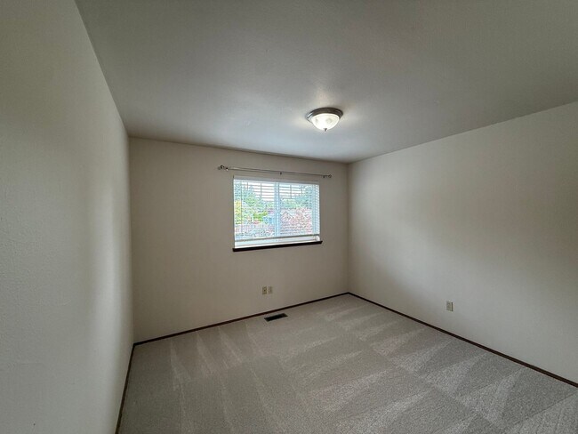 Building Photo - Beautiful 4 bed 2.5 bath Edmonds, WA. $3850/mo.