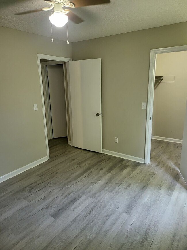 Building Photo - Nice Mt. Juliet Ranch 4 bedroom 2 bath on ...