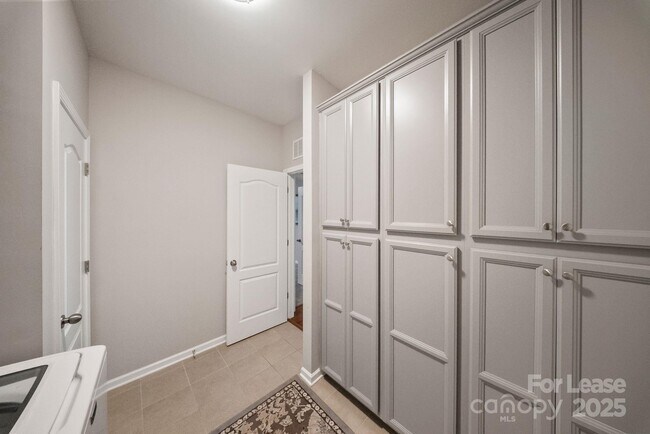 Building Photo - 188 Sweet Briar Dr