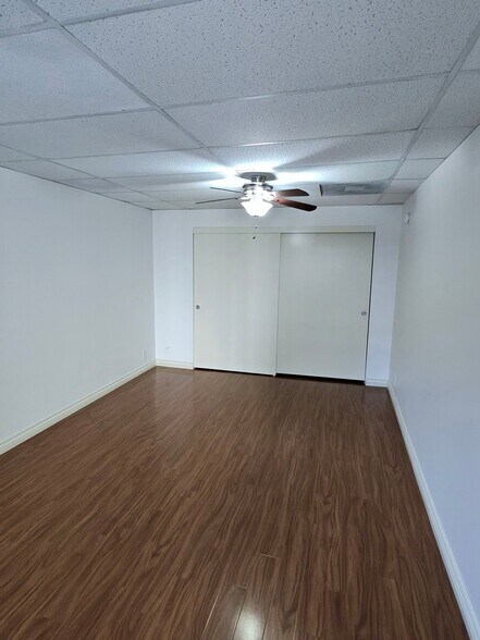 Building Photo - 121 S Swall Dr