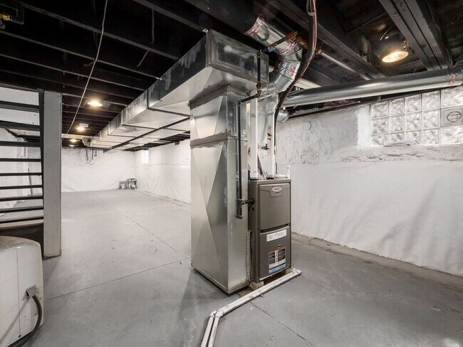 Building Photo - 561 Kimball Pl