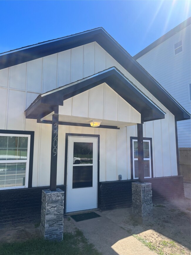Building Photo - 3209 Ennis St