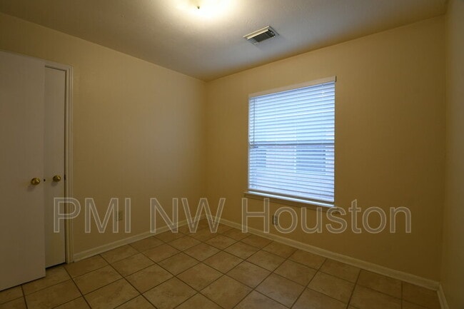 Building Photo - 8611 Texas Acorn Ave