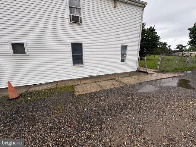 Building Photo - 120 E Main St