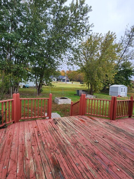 Building Photo - 205 Cedar St