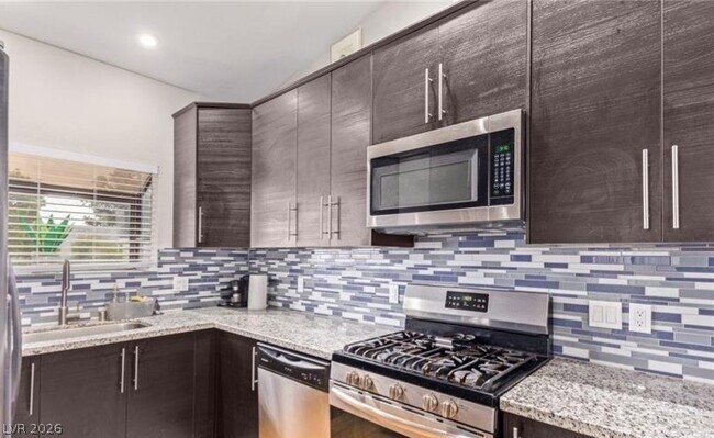 Building Photo - 2840 Blue Bonnet Dr