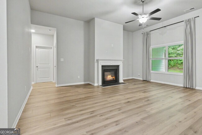 Building Photo - 270 S Ridge