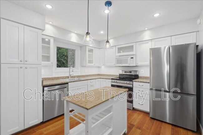 Building Photo - 2988 Borge St