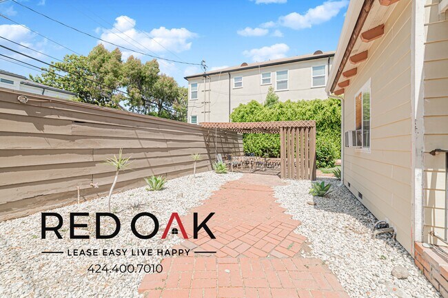 Building Photo - 360 S Linden Dr