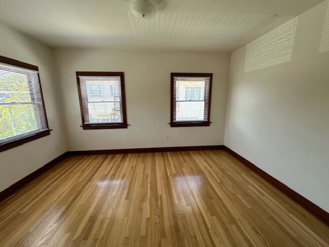 Building Photo - 1409 Lyndon St