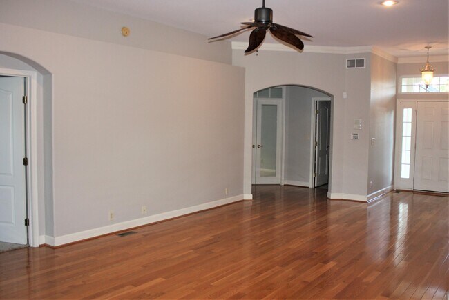 Building Photo - 8423 Old World Ct