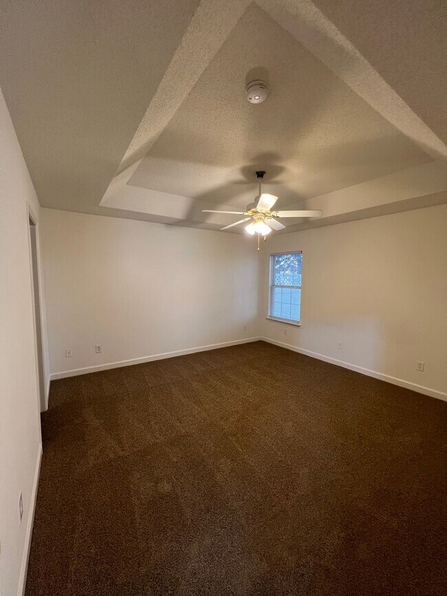 Building Photo - 203 Clusters Cir
