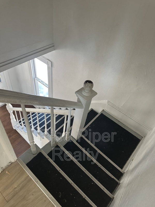 Building Photo - 425 W American St