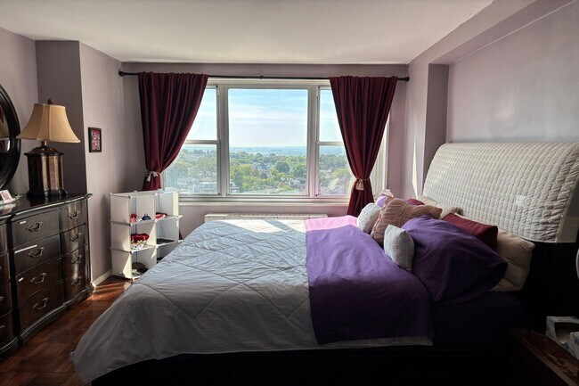 Building Photo - 2000 Linwood Ave