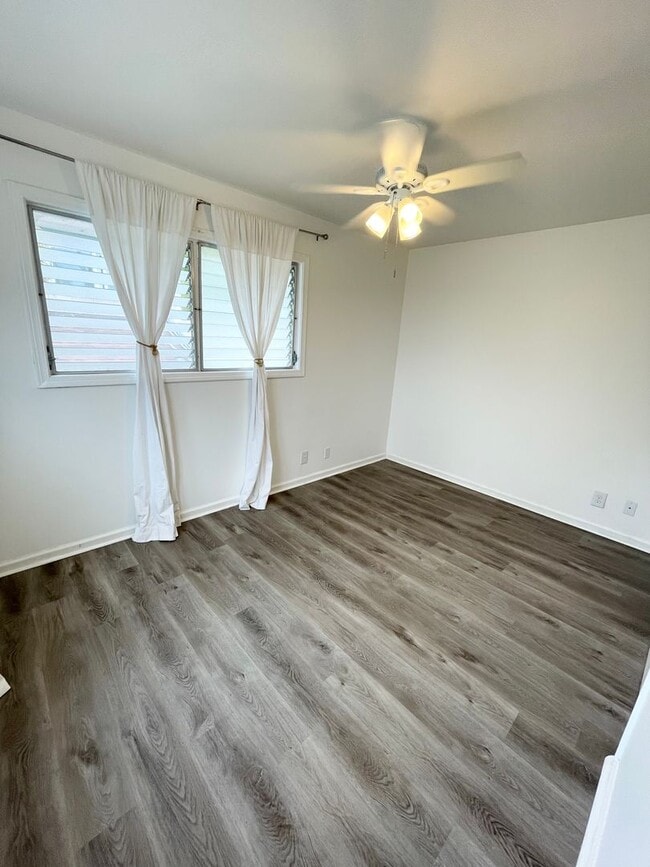 Building Photo - 3 bed, 2 bath w/ 2 parking stalls at Aikahi Gardens!