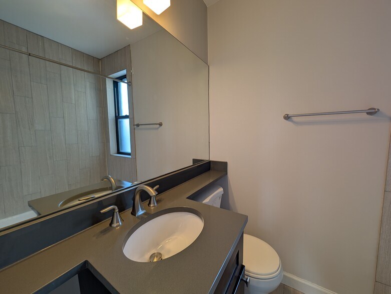 Building Photo - 2832 W Palmer St