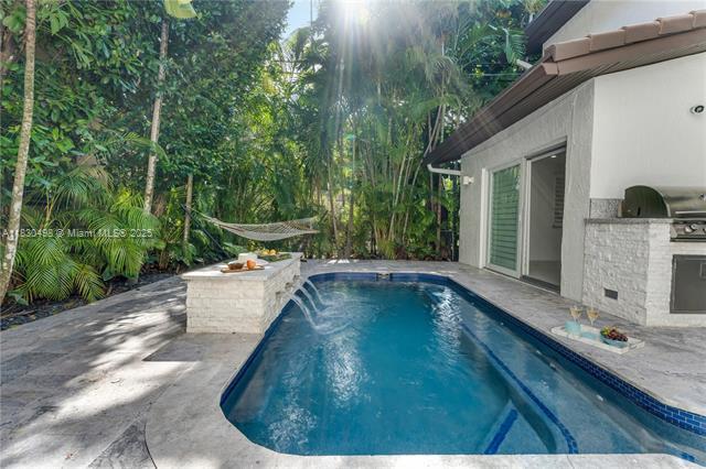 Building Photo - 4830 San Amaro Dr
