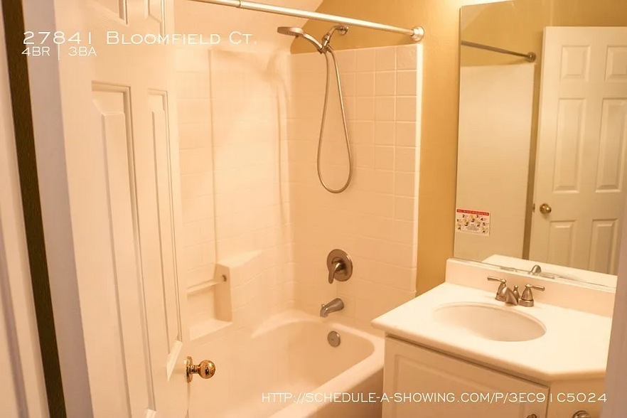 Lower Bath3, adj to Laundry - 27841 Bloomfield Ct