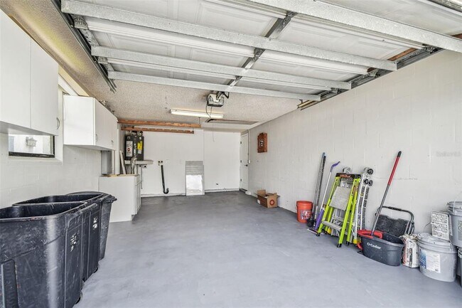 Building Photo - 13909 Berkowitz Ave